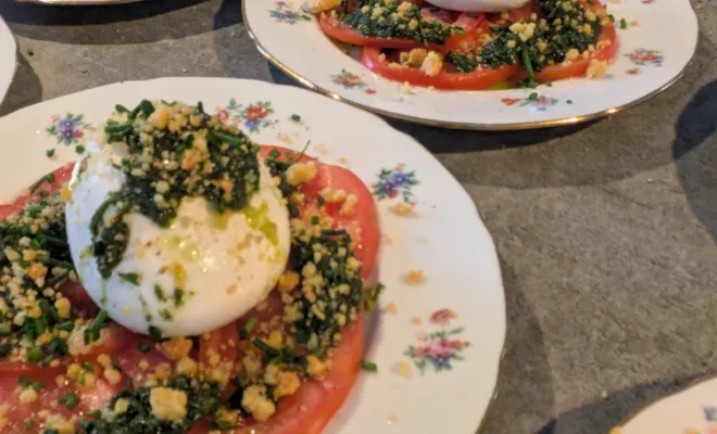 Carpaccio de tomate, burrata, crumble de parmesan