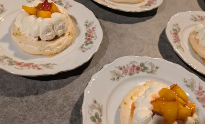 Pavlova pêche et citron vert 